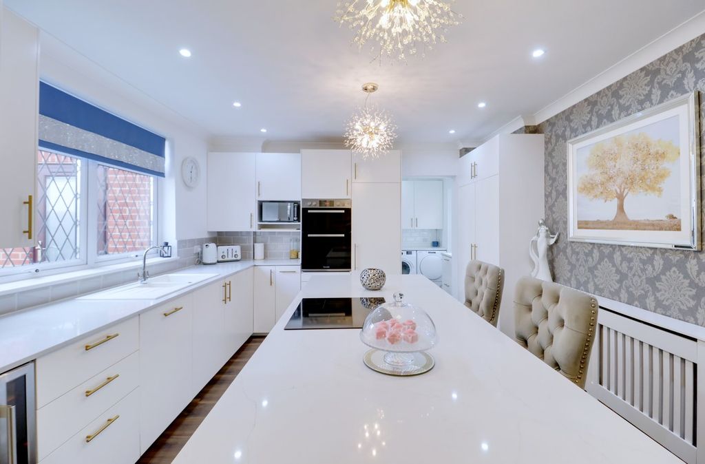 Property photo 3 of 25