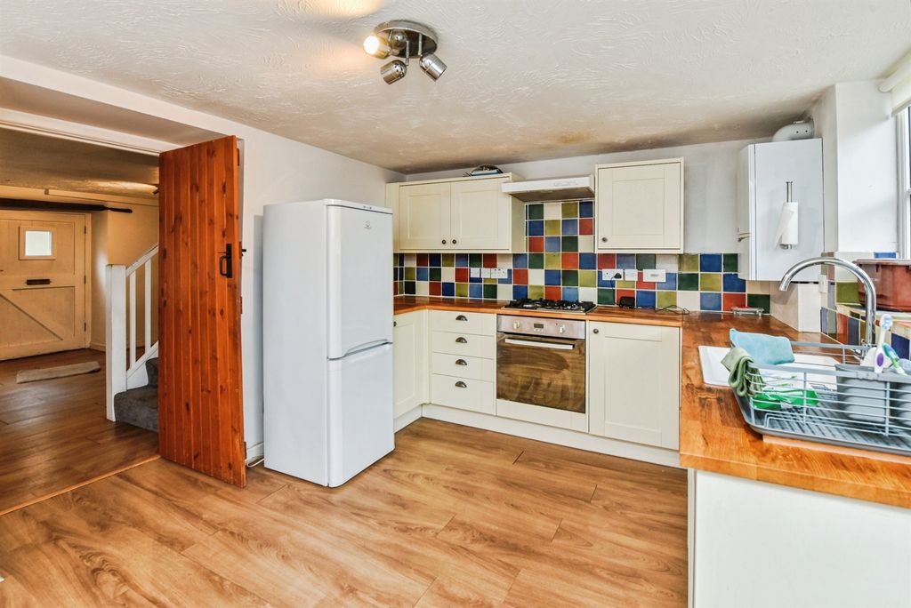 Property photo 2 of 20