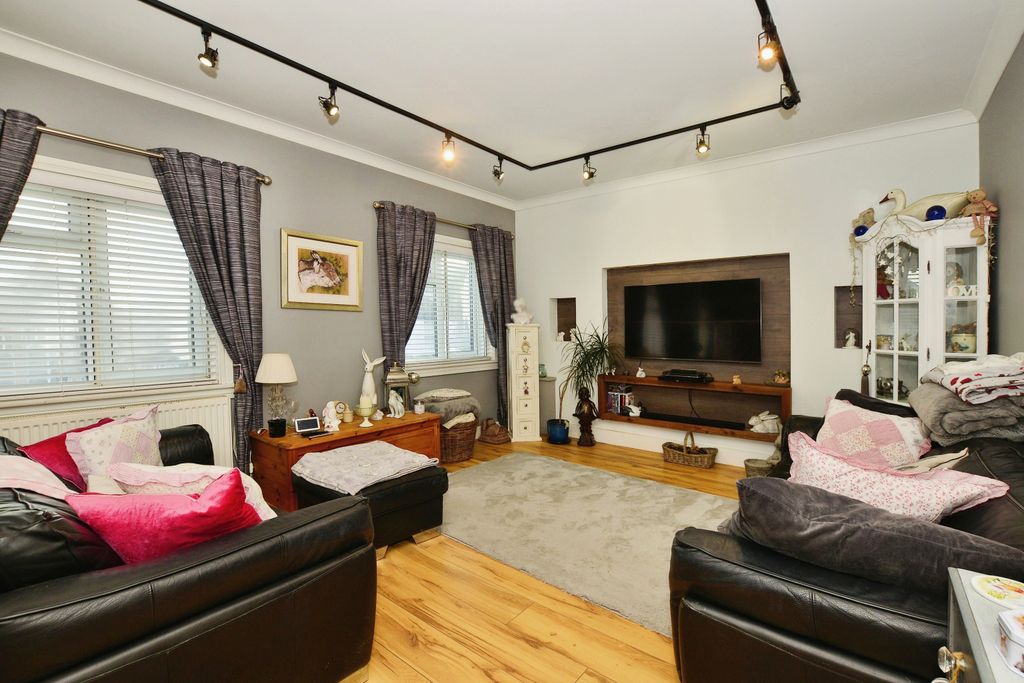 Property photo 1 of 12 Photography