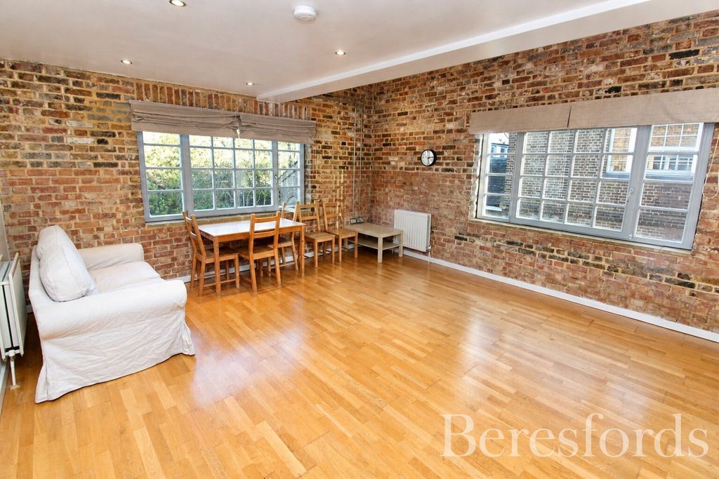 Property photo 2 of 7 Lounge