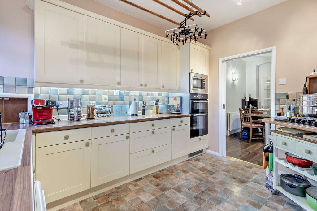 Property photo 3 of 18 Picture No. 02