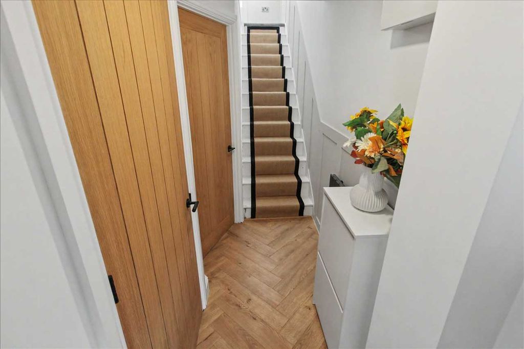 Property photo 2 of 22 Entrance