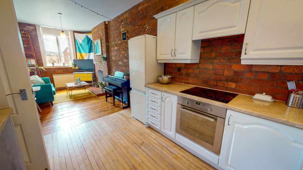 Property photo 1 of 12 Kitchen 2