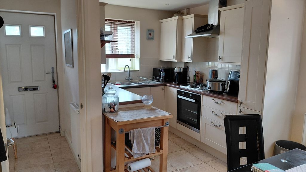 Property photo 2 of 14 24 Milestone Kitchen