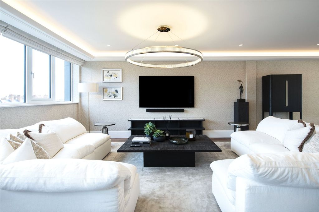 Property photo 2 of 18 Picture No. 10