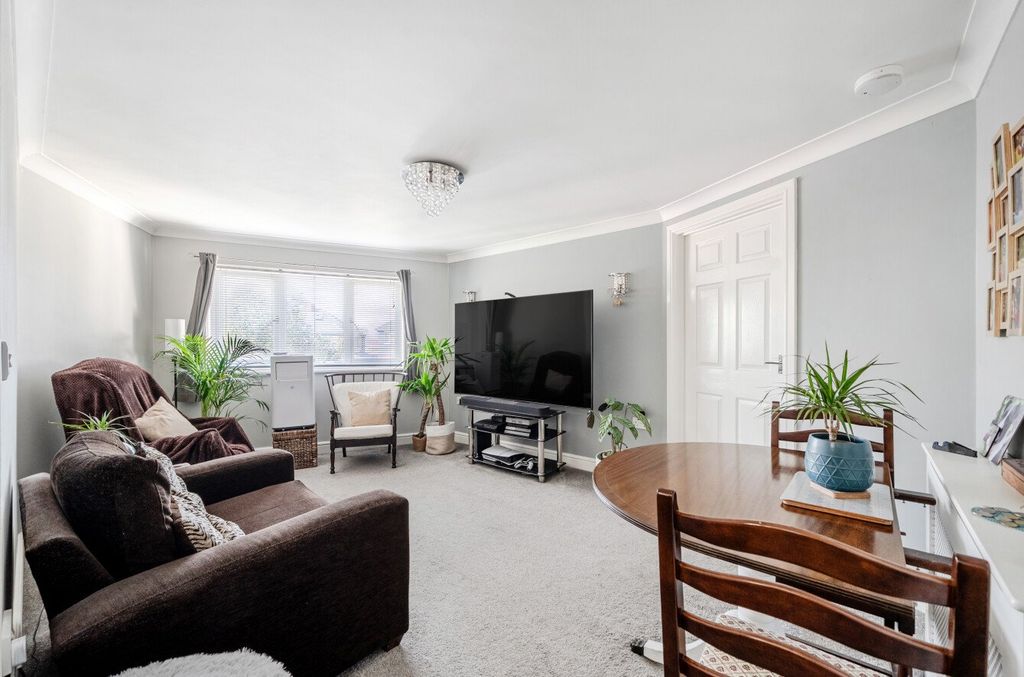 Property photo 3 of 12 1526729-7-6Abb8F9...