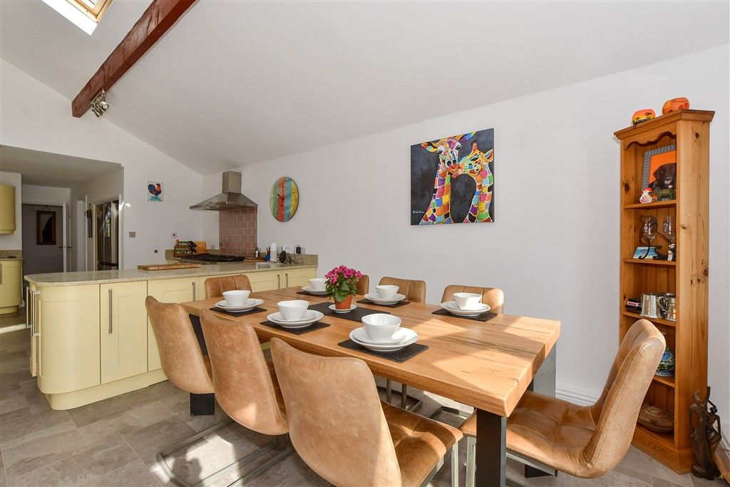 Property photo 1 of 7 Lounge/Kitchen