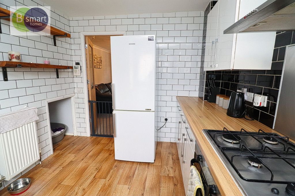 Property photo 3 of 14 Img_0380