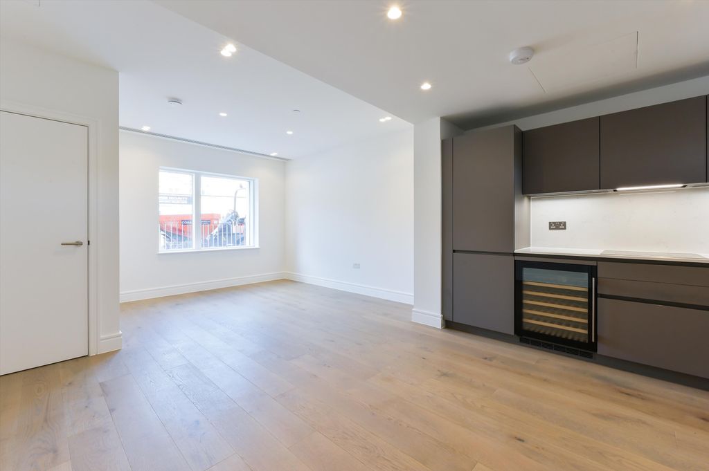 Property photo 1 of 13 Image
