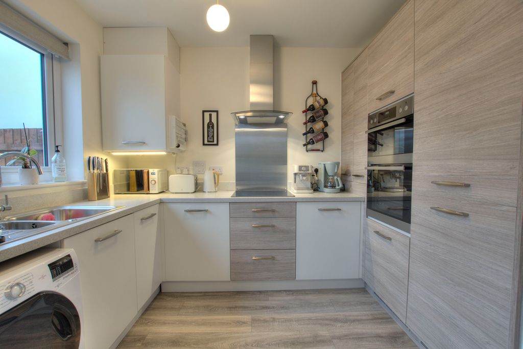 Property photo 2 of 20 2. Kitchen