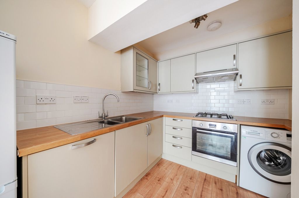 Property photo 3 of 12 Picture 3