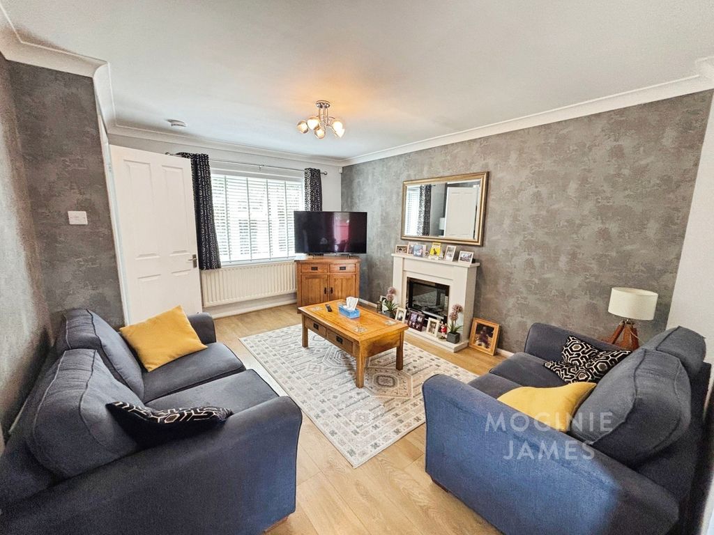 Property photo 2 of 11 Pbox-Img.Jpg