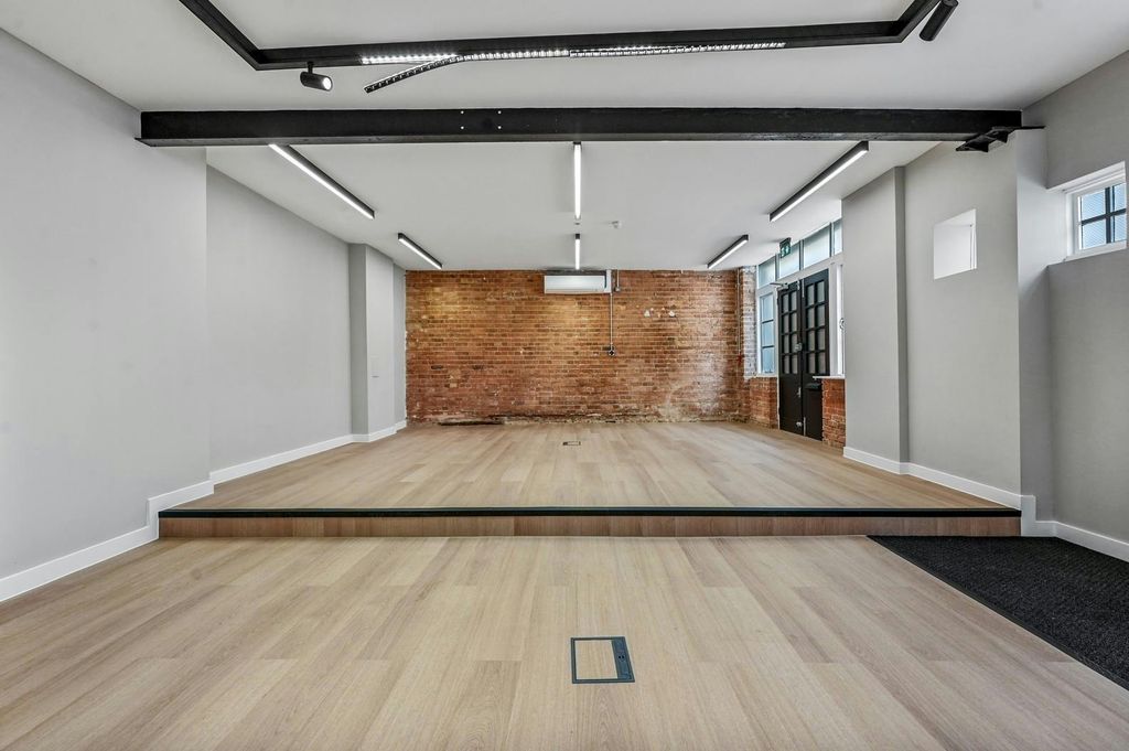 Property photo 3 of 17 Ground Floor