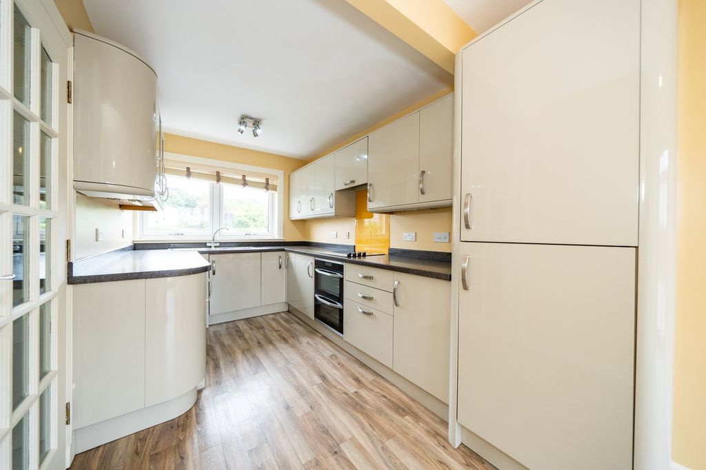 Property photo 3 of 27 Kitchen