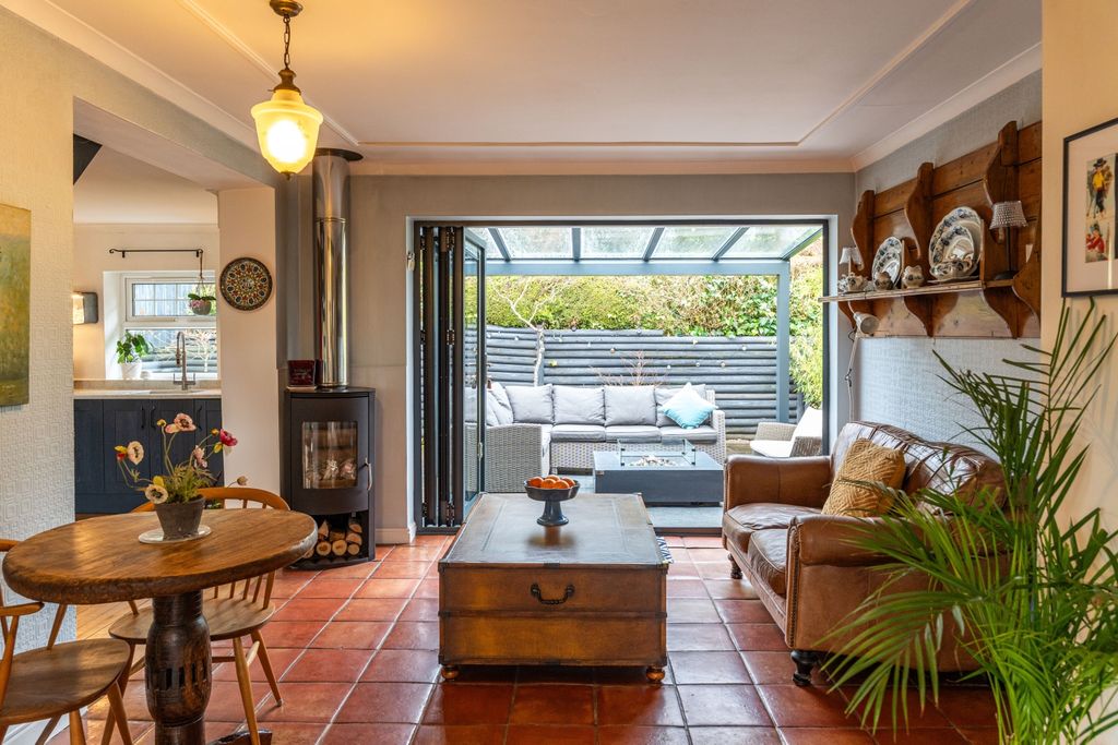 Property photo 3 of 34 Wesley Close-46