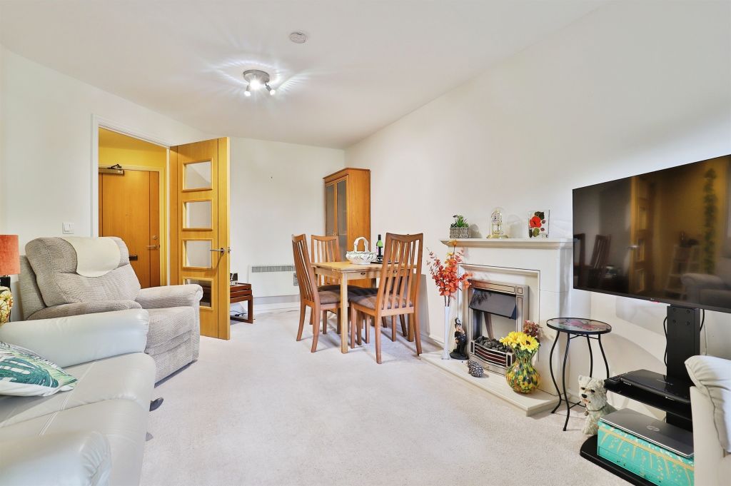 Property photo 2 of 17