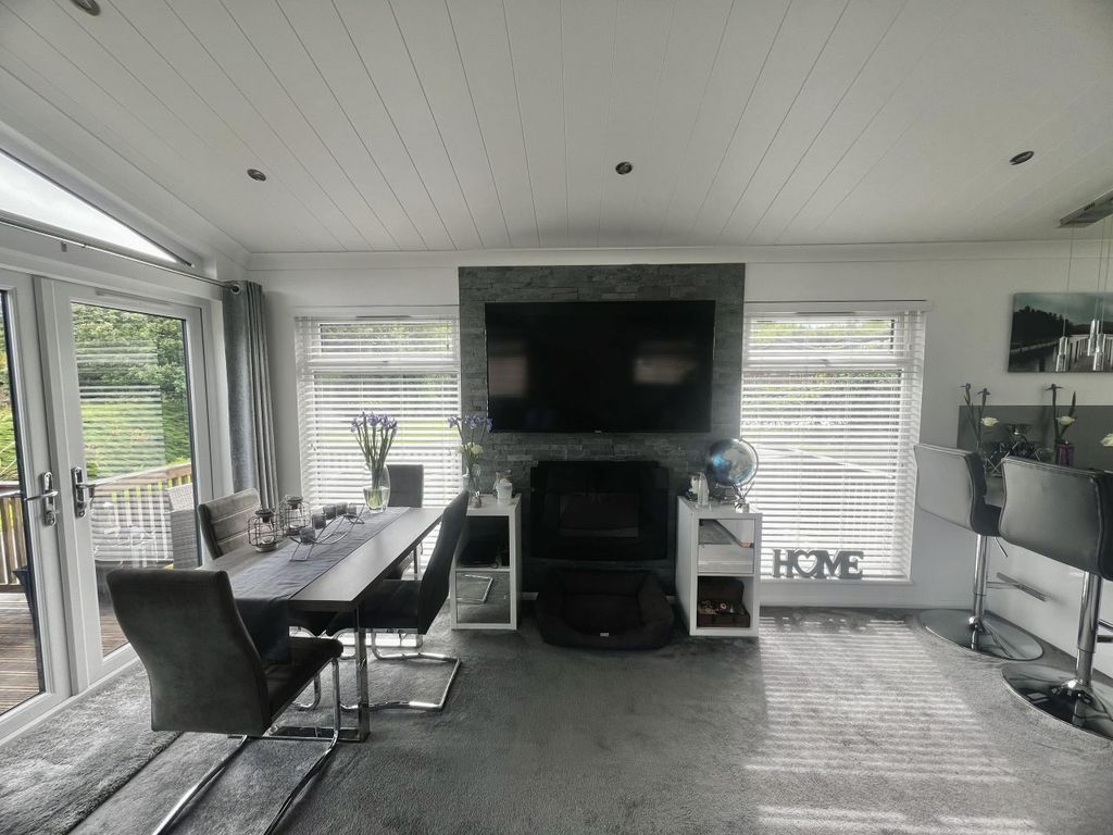 Property photo 2 of 17 Unnamed Fbc7A702ee35d7B782A6588Ebf1581Df Scaled