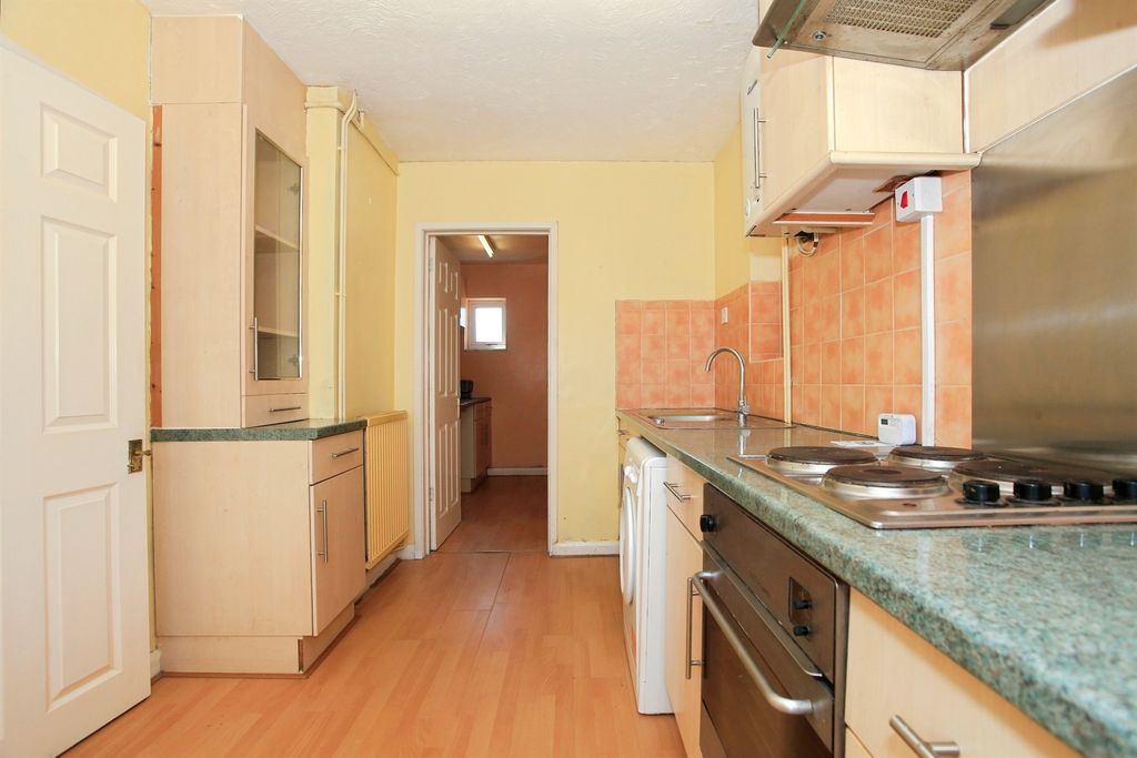 Property photo 3 of 17 Kitchen/Breakfast Room