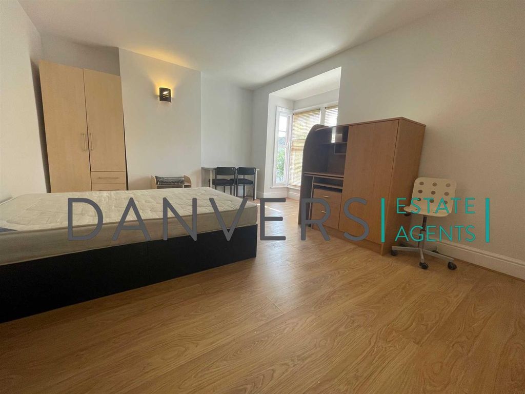 Property photo 2 of 6 107 Cambridge Street 3.Jpg