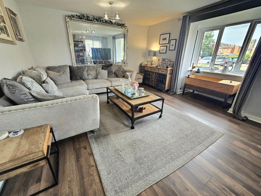 Property photo 2 of 20 Lounge