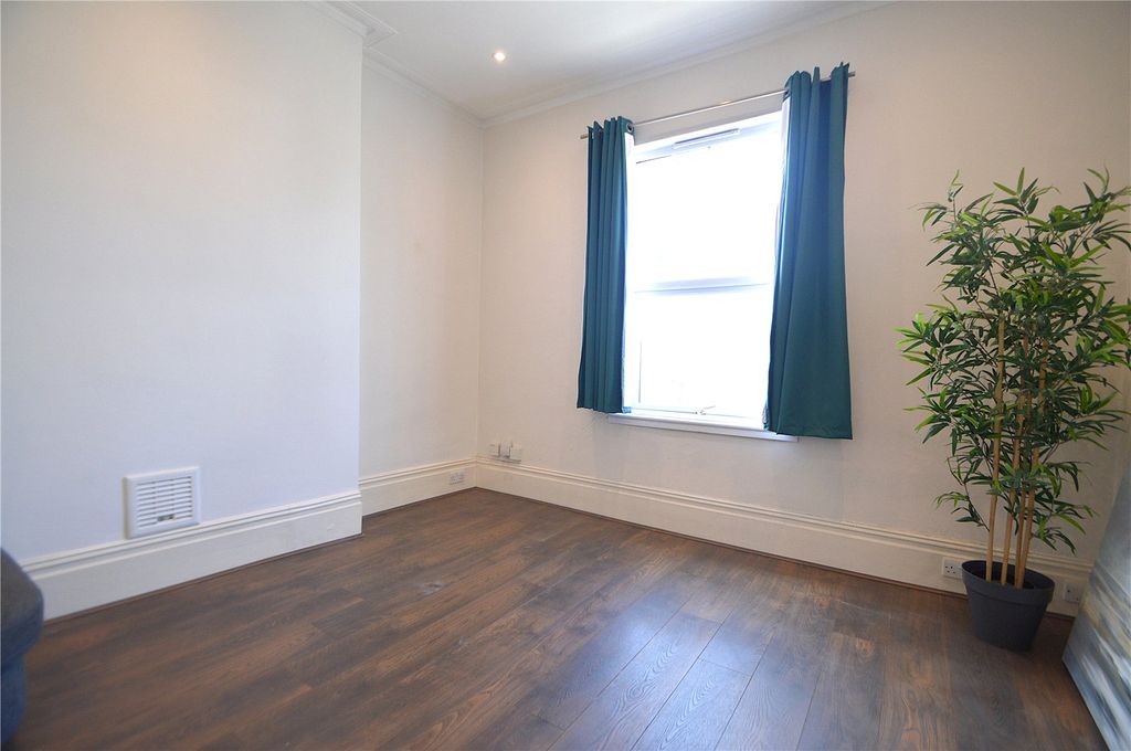 Property photo 2 of 10 Picture No. 05
