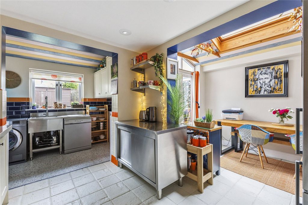 Property photo 3 of 16 Kitchen