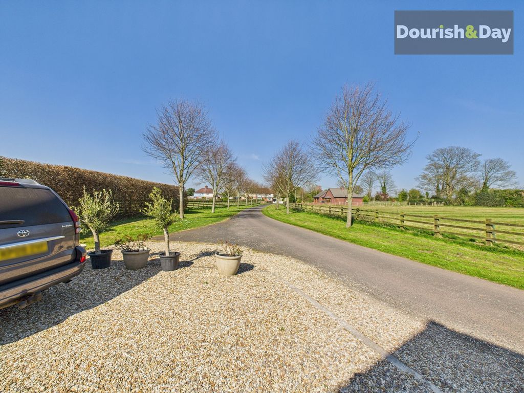 Property photo 3 of 44