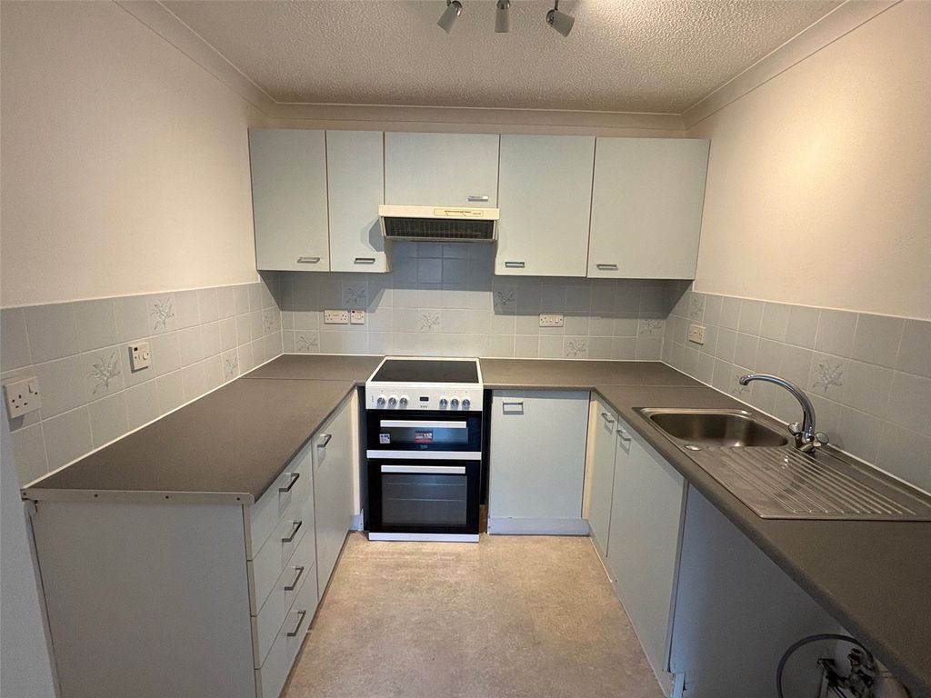 Property photo 3 of 9 Kitchen