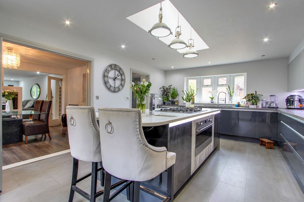 Property photo 3 of 45