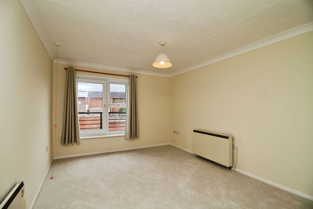 Property photo 1 of 13 Lounge