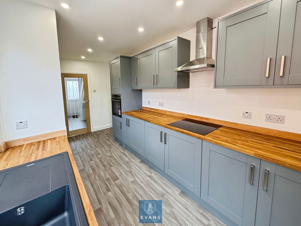 Property photo 3 of 13 Refitted Kitchen