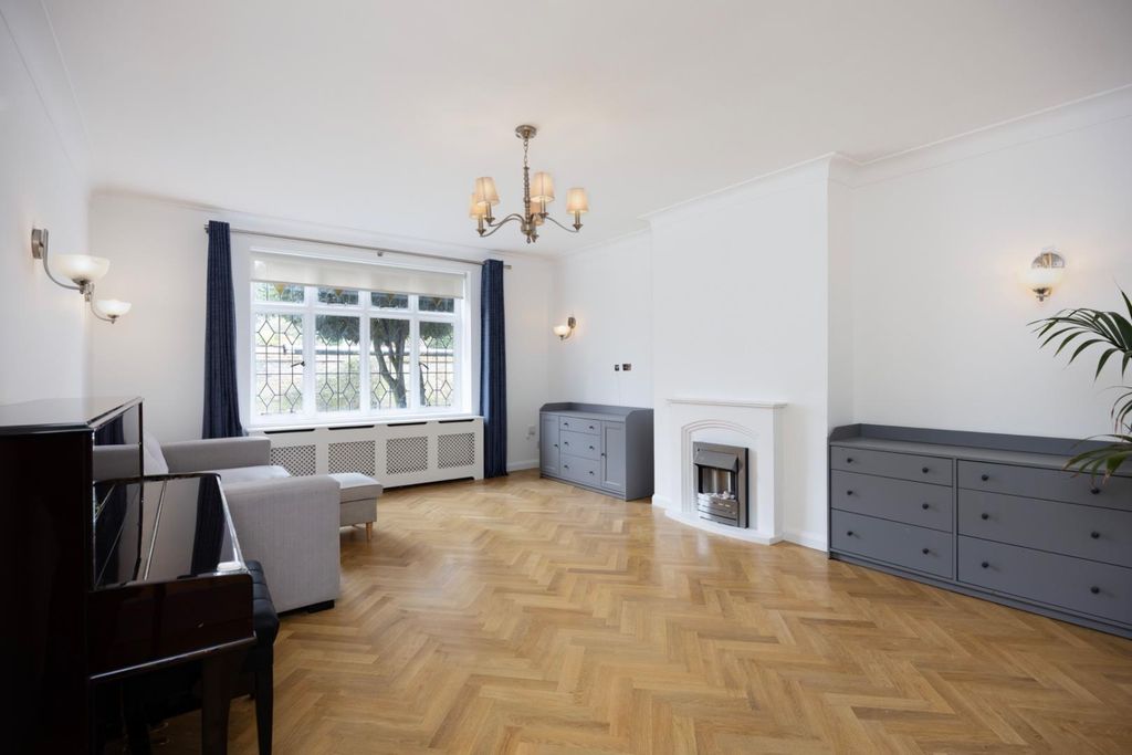 Property photo 2 of 8 Cambridge Park Court 26 - (01 Of 14).Jpg