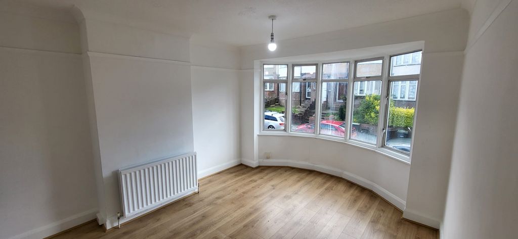 Property photo 2 of 17 Gallery