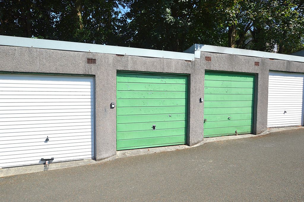 Property photo 1 of 2 Garage External