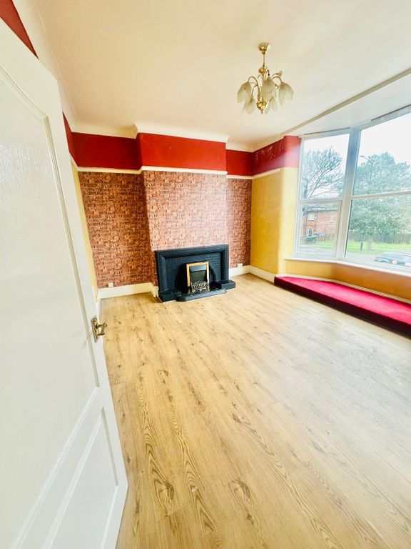 Property photo 1 of 7 Flat To Rent