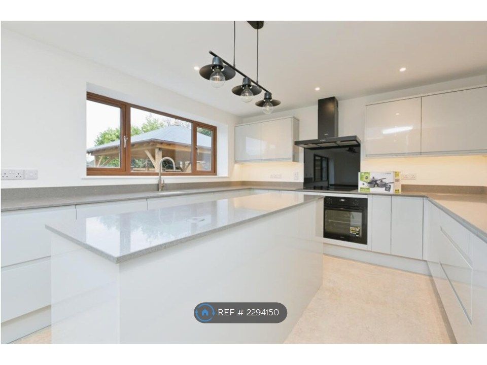 Property photo 3 of 23 Kitchen