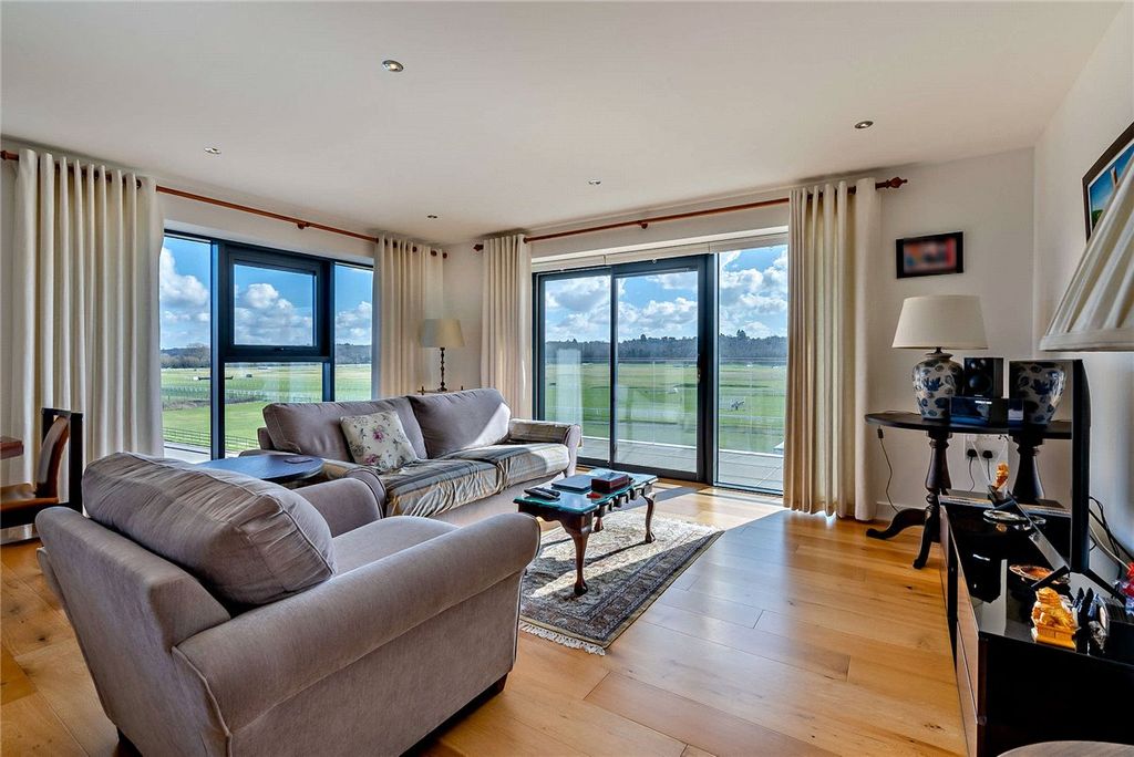 Property photo 2 of 14 Picture No. 30