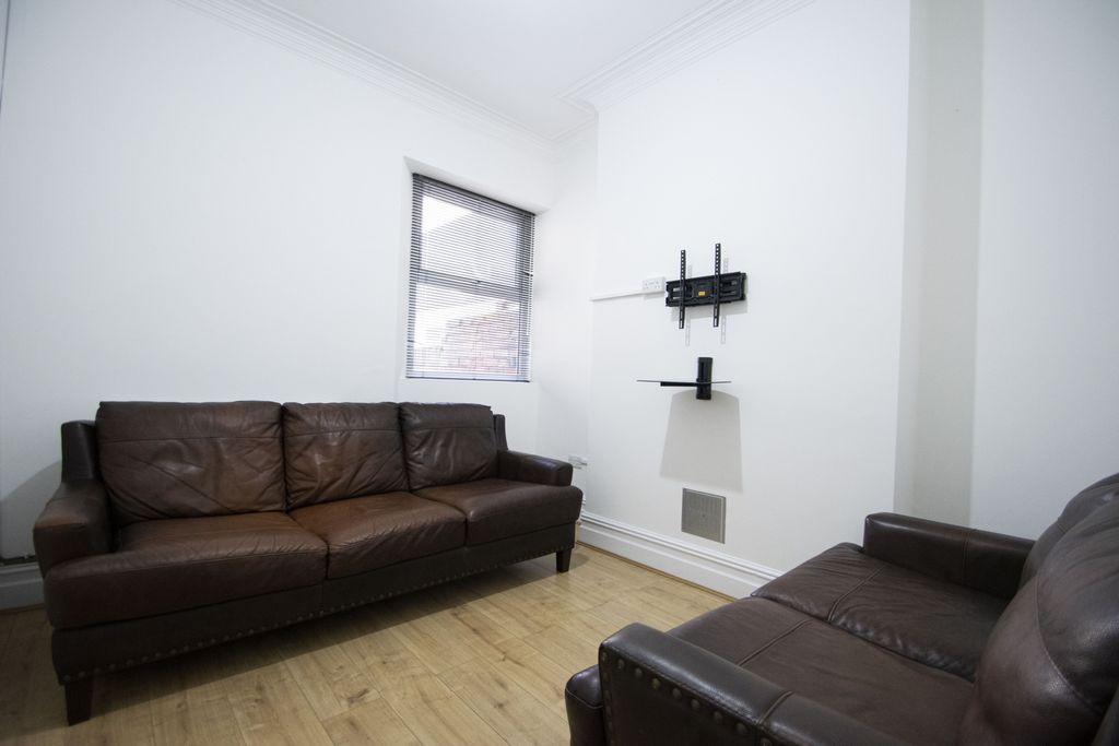 Property photo 2 of 12 Photo 3