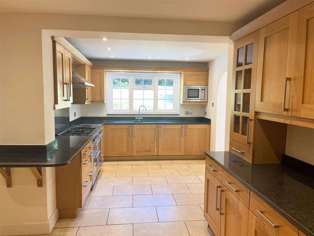 Property photo 2 of 32