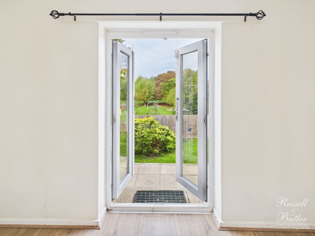 Property photo 3 of 17 Cam01995G0-Pr0378-Still033