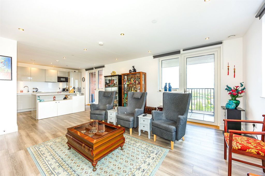 Property photo 3 of 23 Picture No. 15