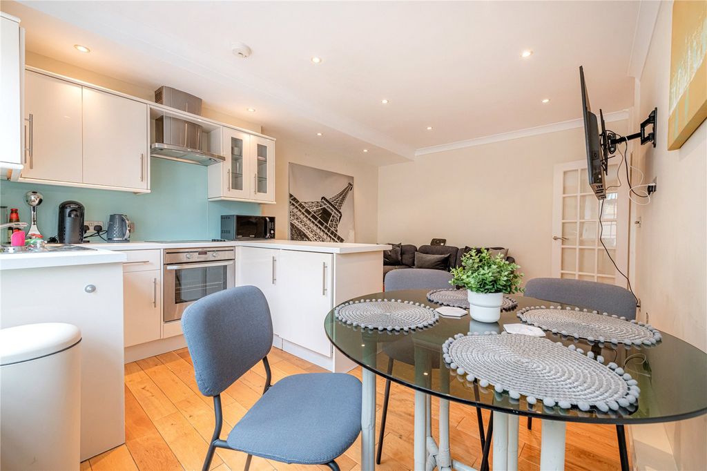 Property photo 3 of 10 Dining Area