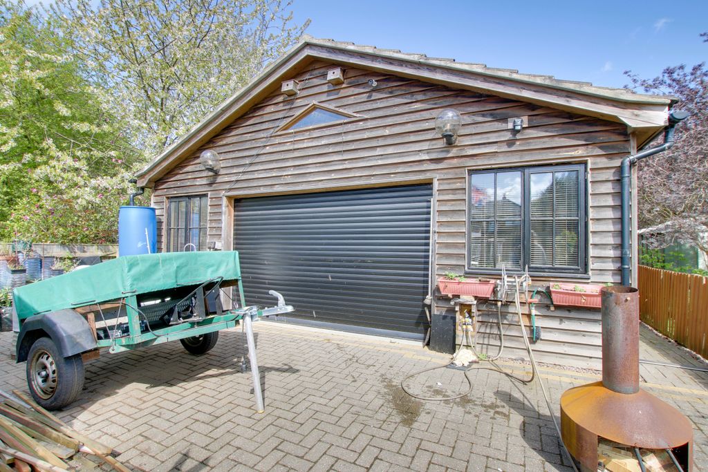 Property photo 2 of 30