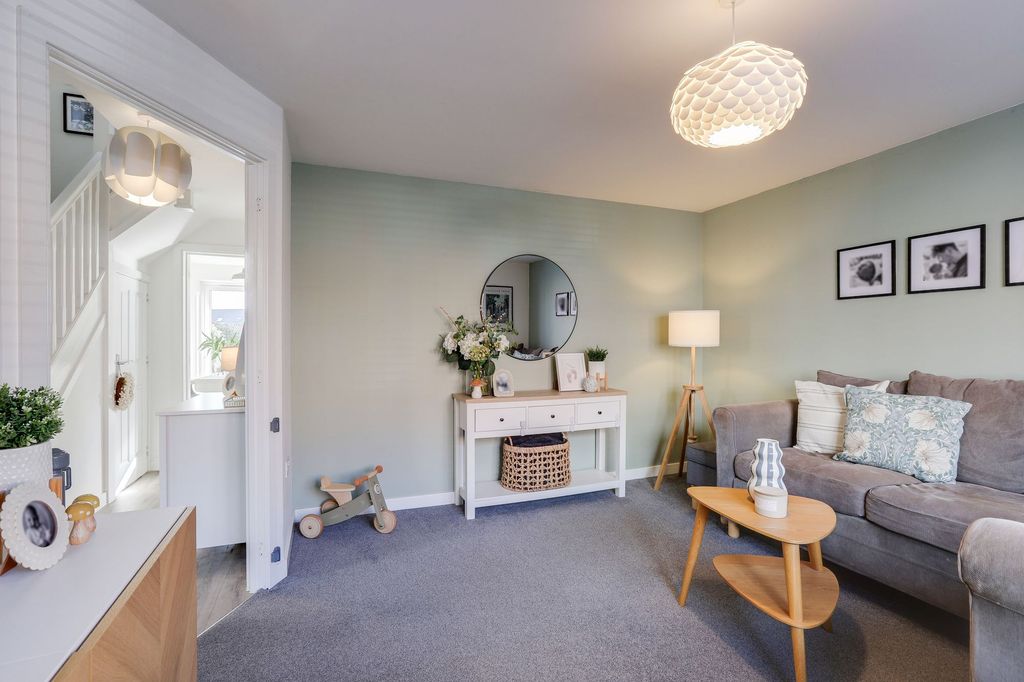 Property photo 2 of 28