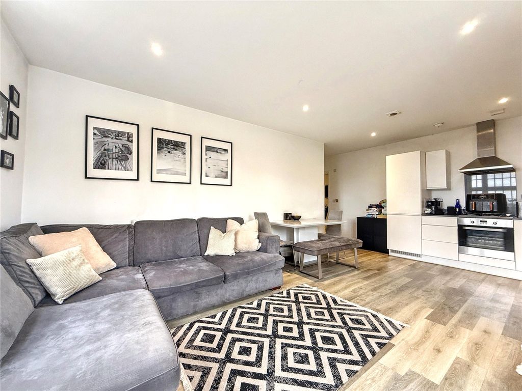 Property photo 2 of 20 Picture No. 14