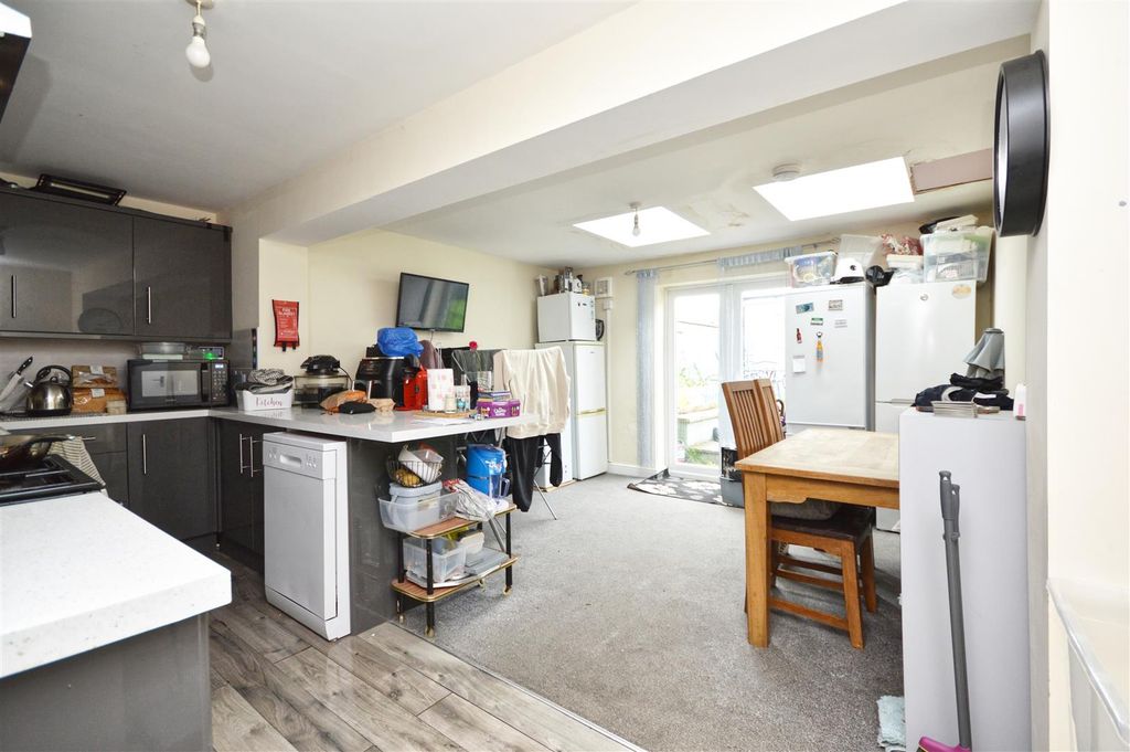 Property photo 2 of 15 Kitchen / Diner