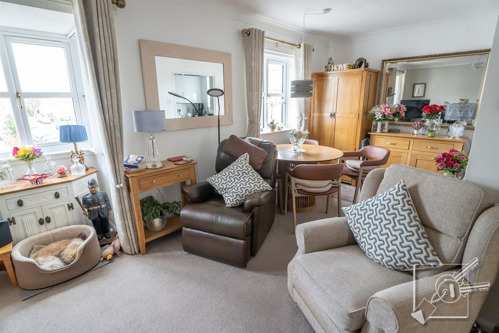 Property photo 3 of 14 Lounge/Diner: