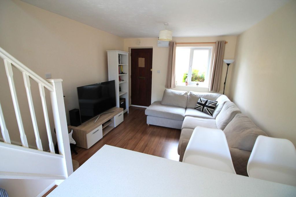 Property photo 3 of 8 Lounge.Jpg