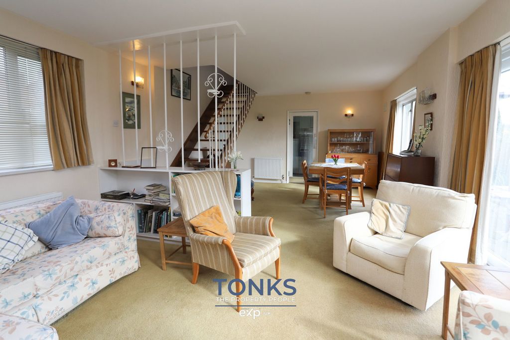 Property photo 3 of 20