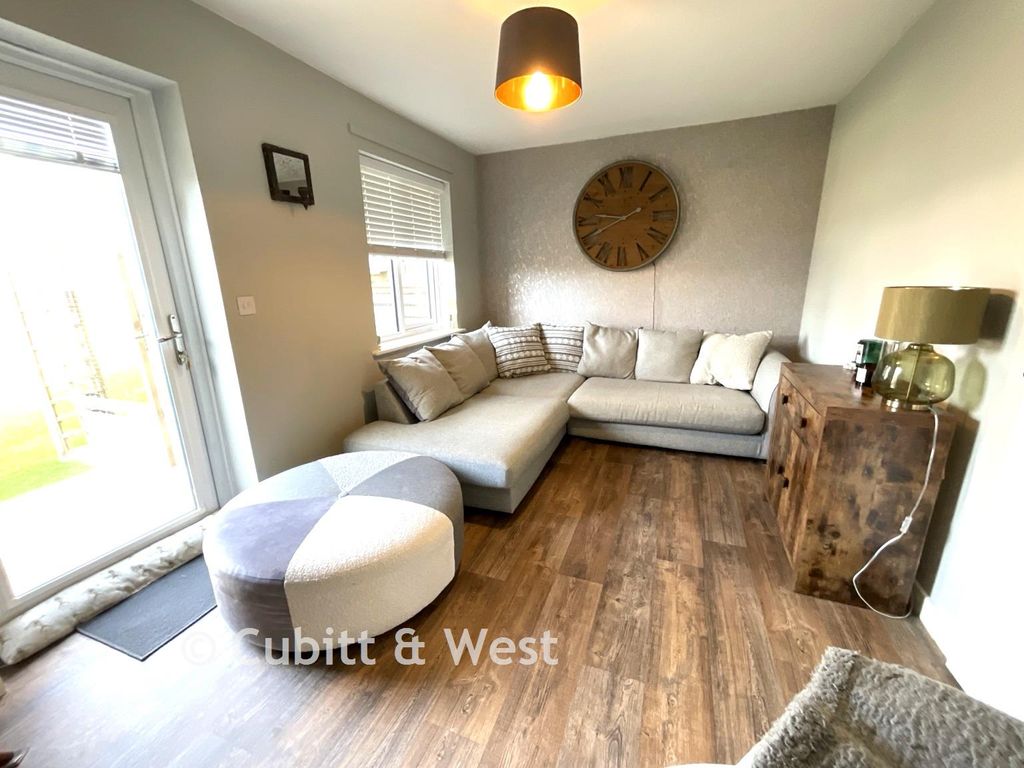 Property photo 1 of 8 Living Room